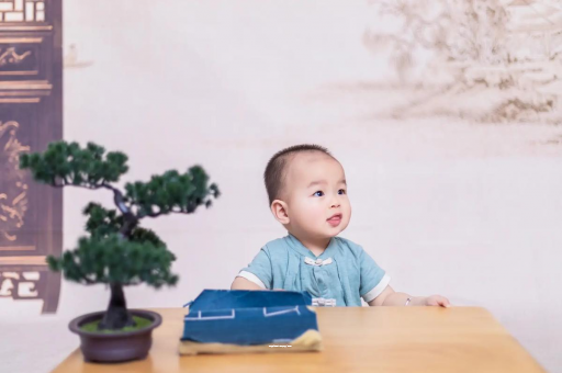 江门怀孕肚子中间凹两边凸