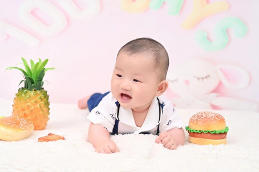 江门宝宝在妈妈肚子里